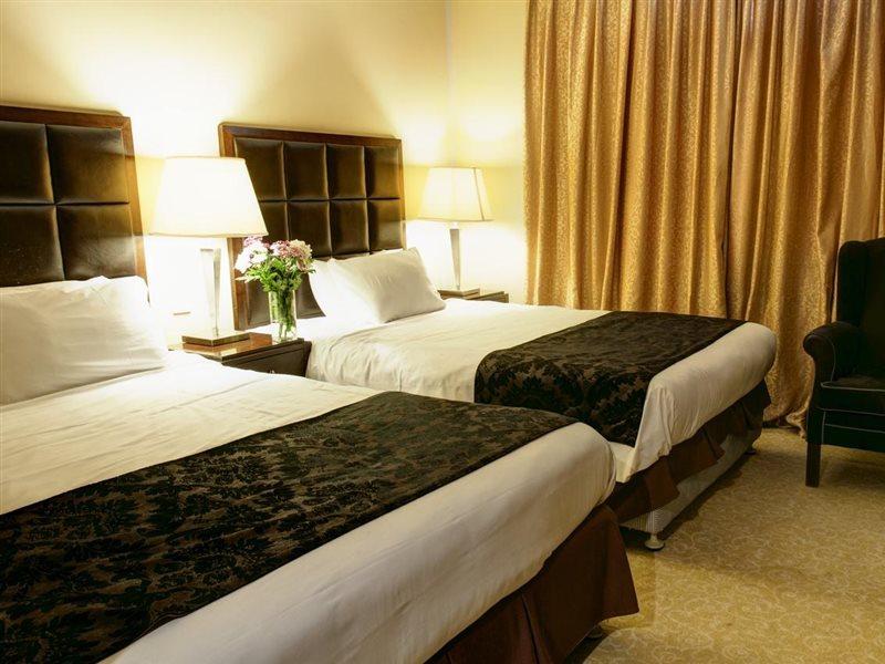 Oyo Clayton Lodge نيوكاسل أندر ليم المظهر الخارجي الصورة