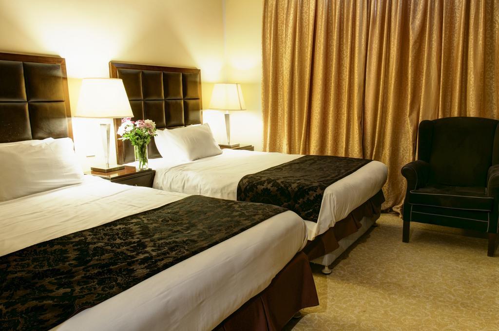 Oyo Clayton Lodge نيوكاسل أندر ليم المظهر الخارجي الصورة