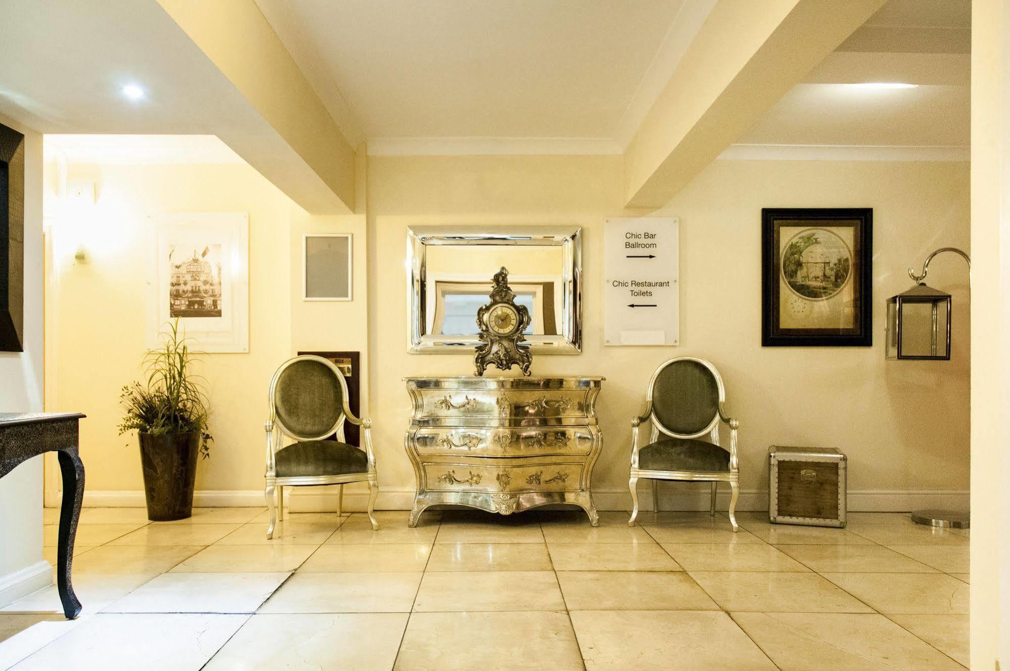 Oyo Clayton Lodge نيوكاسل أندر ليم المظهر الخارجي الصورة