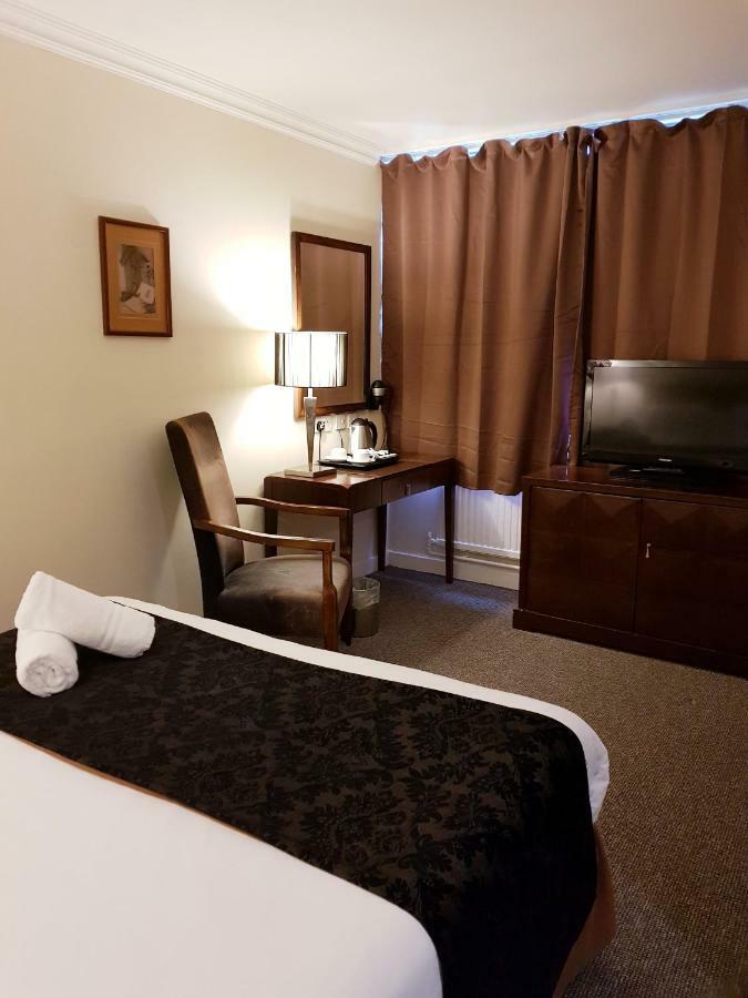 Oyo Clayton Lodge نيوكاسل أندر ليم المظهر الخارجي الصورة